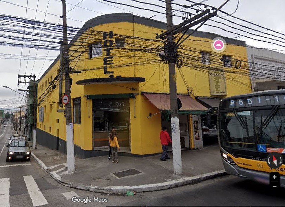 Ômega Hotel, no Brás, Centro de São Paulo, onde uma jovem de 18 anos foi esfaqueada por um homem que a acompanhava — Foto: Reprodução/Google Maps