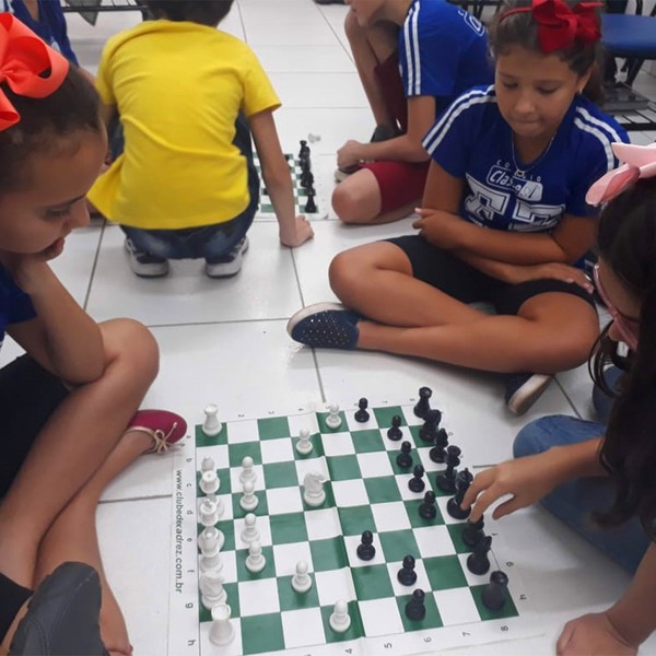 Em escola de SP, ensino do xadrez faz parte da matriz curricular - Escolas  Exponenciais