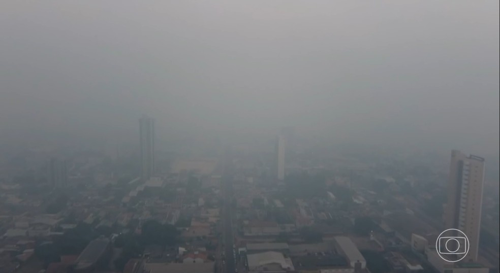 Nuvem de fumaça cobre céu de Santarém — Foto: Imagem: Reprodução/ TV Globo
