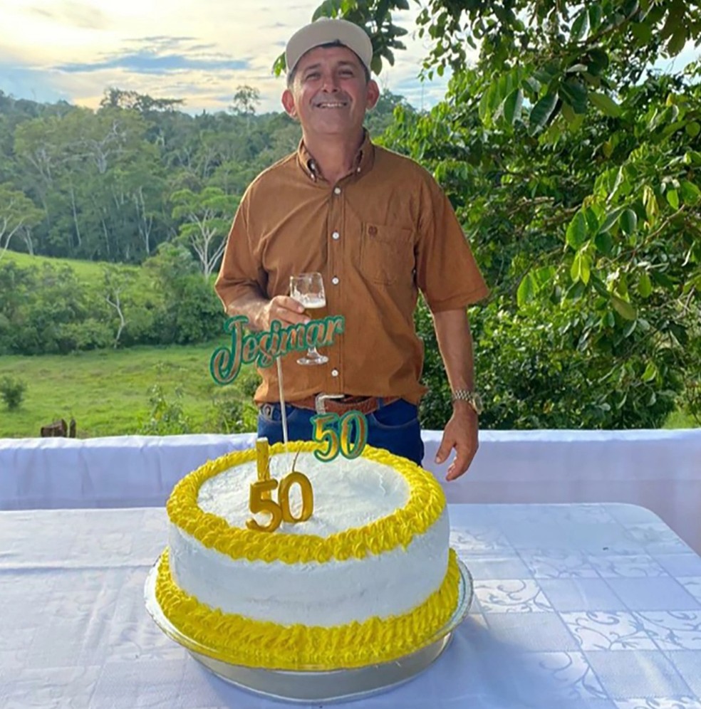 Mônica ganha bolo especial em seu aniversário de 50 anos - Guia da Semana