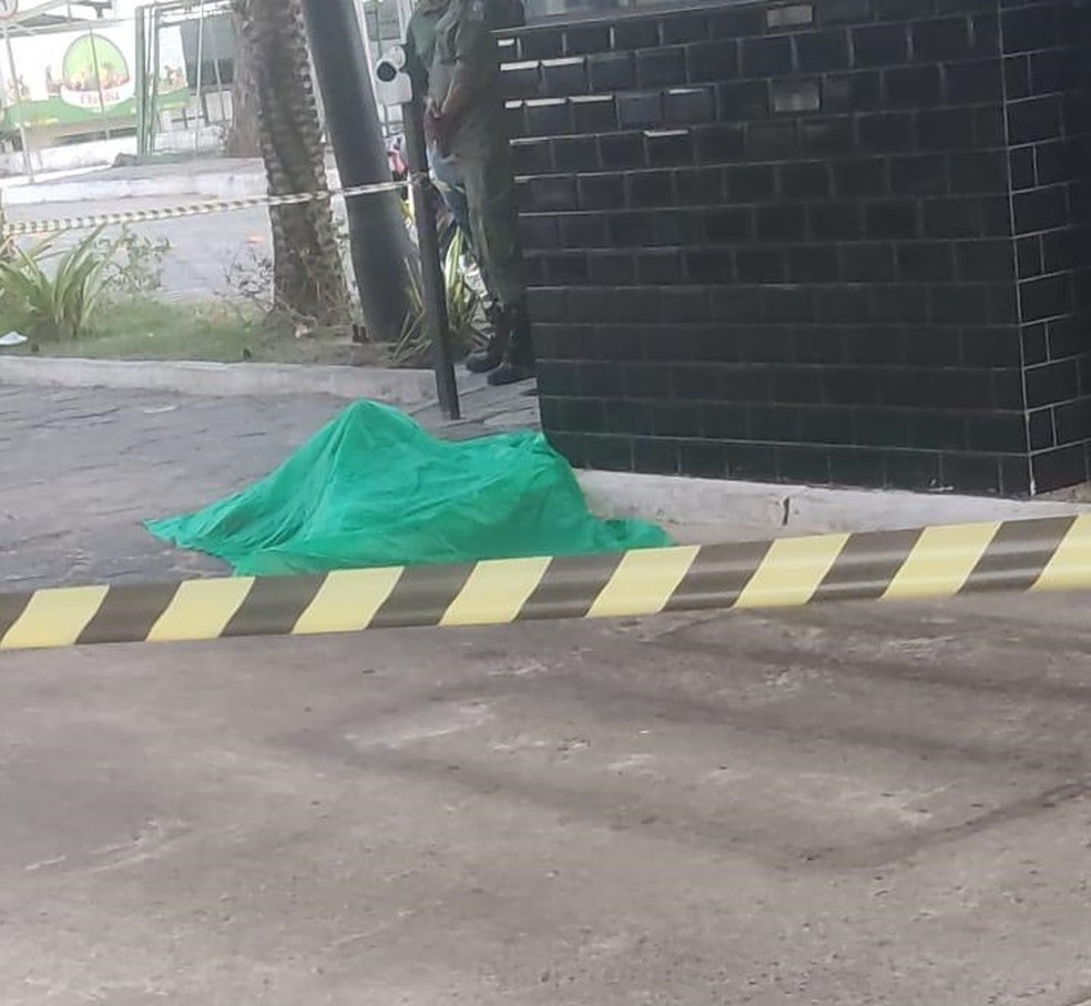 Morador de rua é encontrado morto em frente à Ceasa, na Zona Sul de Teresina — Foto: Reprodução
