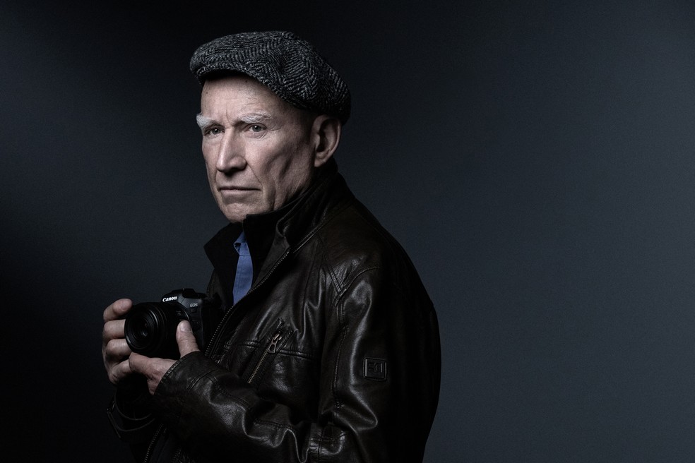 Sebastião Salgado durante evento em paris, em 2021 — Foto: JOEL SAGET / AFP