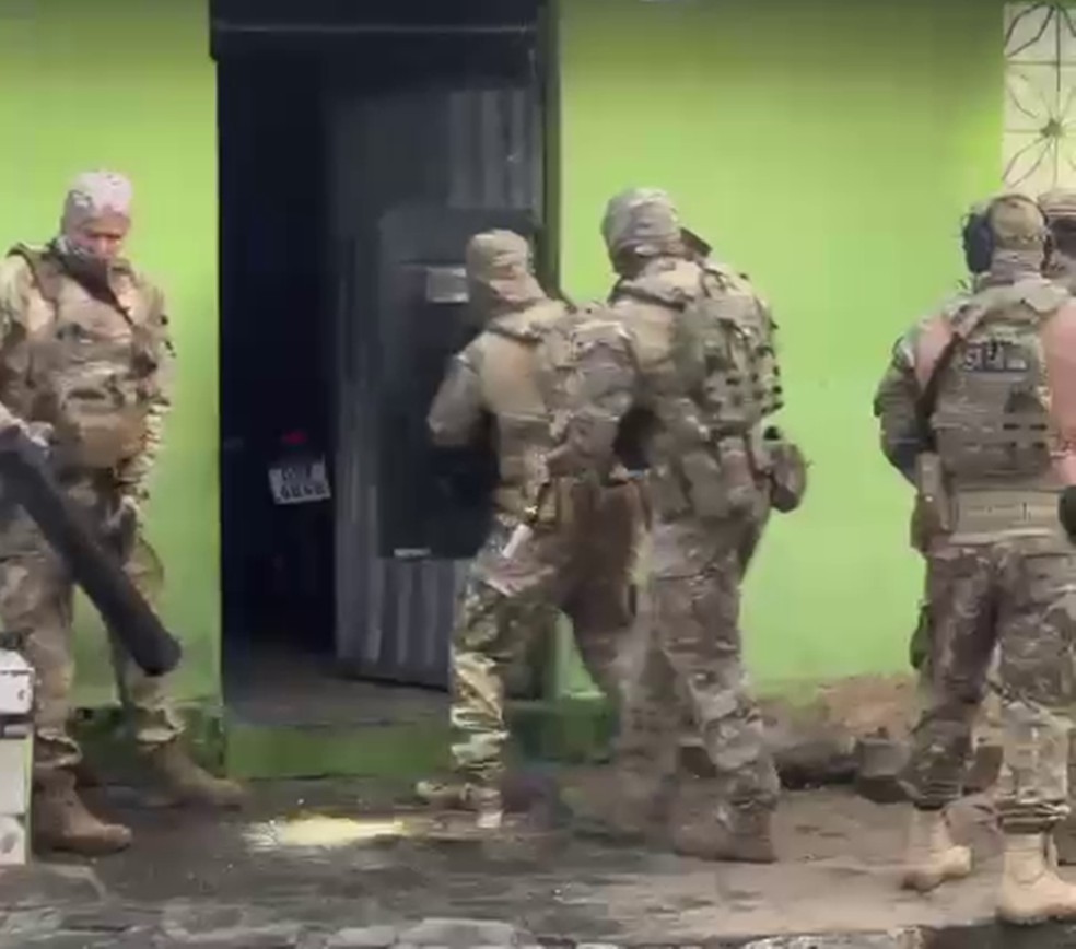 Bombeiro civil foi preso por armazenar arquivos contendo abuso sexual infantil em Bayeux — Foto: Divulgação/Polícia Federal