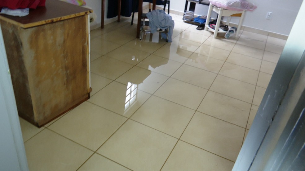 Asilo São Vicente de Paula teve quartos alagados — Foto: Reprodução/RPC