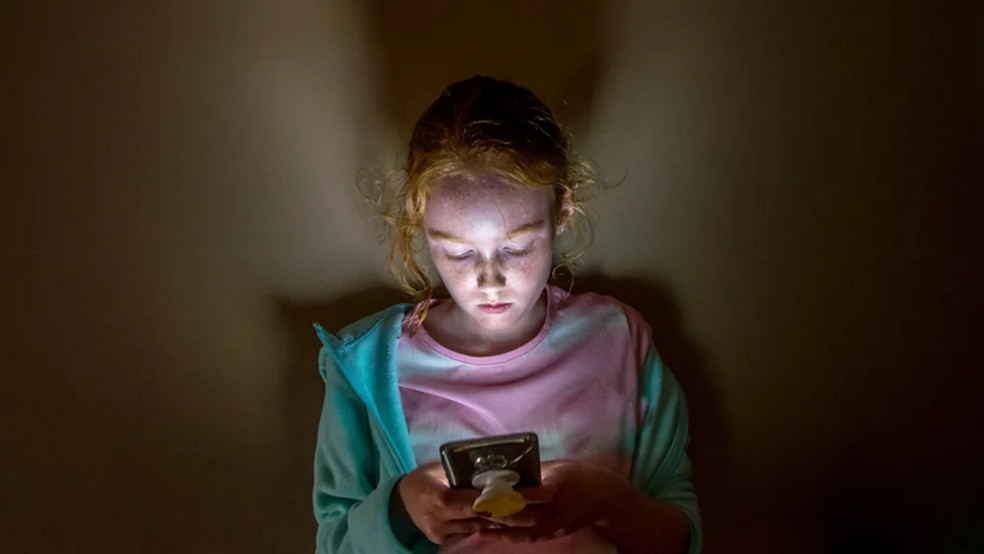 As redes sociais são acusadas de causar uma crise de saúde mental entre as crianças, mas a realidade pode ser bem mais complicada — Foto: Getty Images via BBC