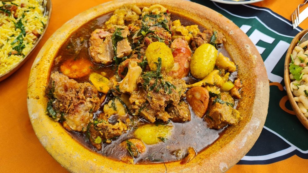 Panela de Bairro ensina receita de moqueca de carne, pé de ...