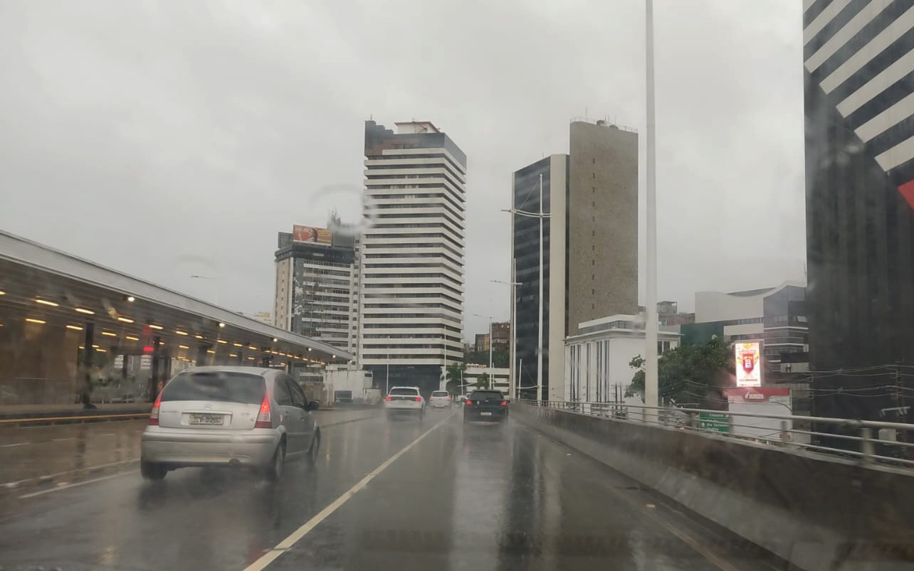 Inmet emite alerta para chuvas intensas em mais de 300 cidades da Bahia