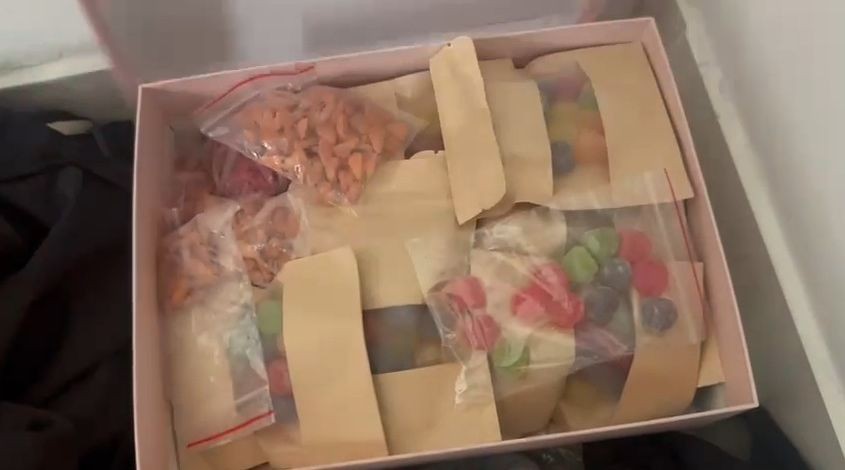 Homem é preso suspeito de rechear jujubas com drogas para vender para jovens de classe alta no Carnaval de Salvador 