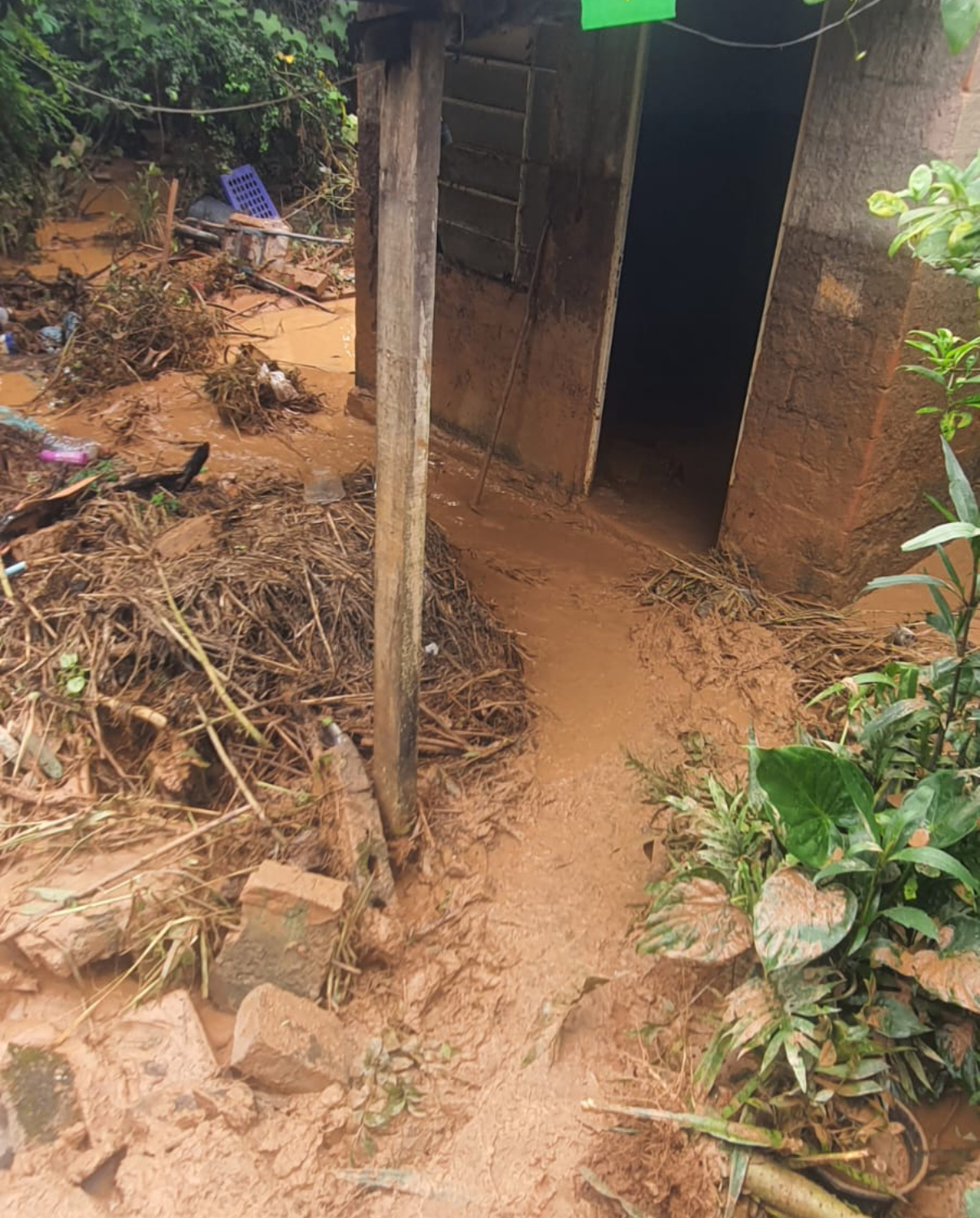 Rio das Flores arrecada doações para 80 desabrigados após temporal