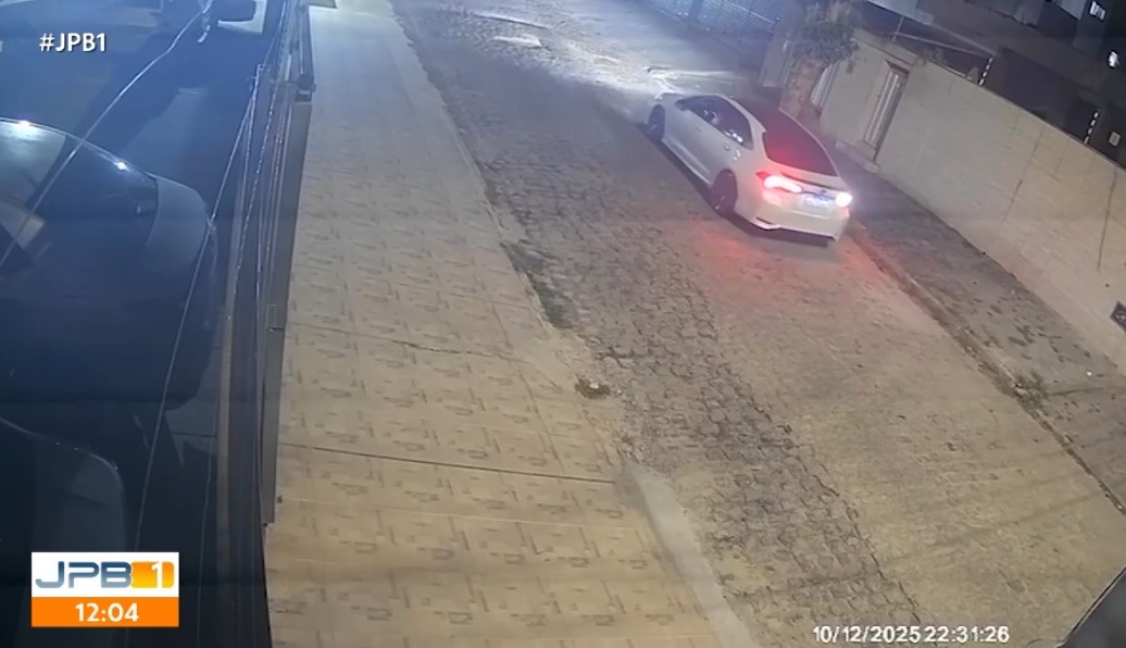 Dois suspeitos são presos por roubar carro em João Pessoa 