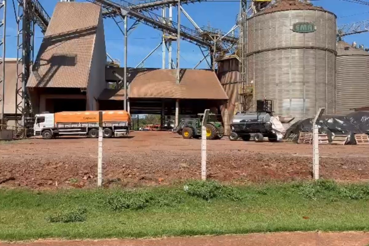 Trabalhador morre após ser sugado para o fundo de silo de soja, no Paraná