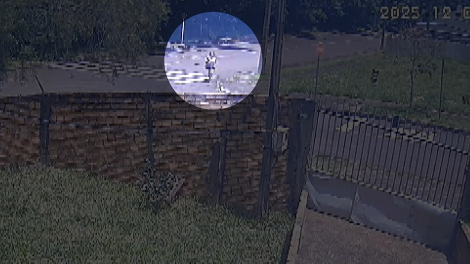 Homem tenta arrastar mulher para área de mata em parque de Cascavel