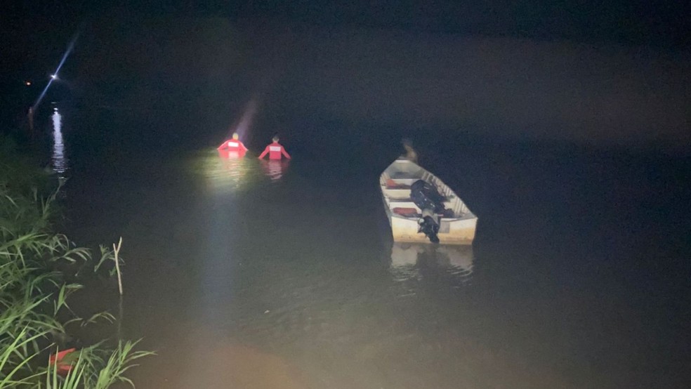 Família se afoga no Rio Paracatu em Brasilândia de Minas — Foto: Corpo de Bombeiros/Divulgação
