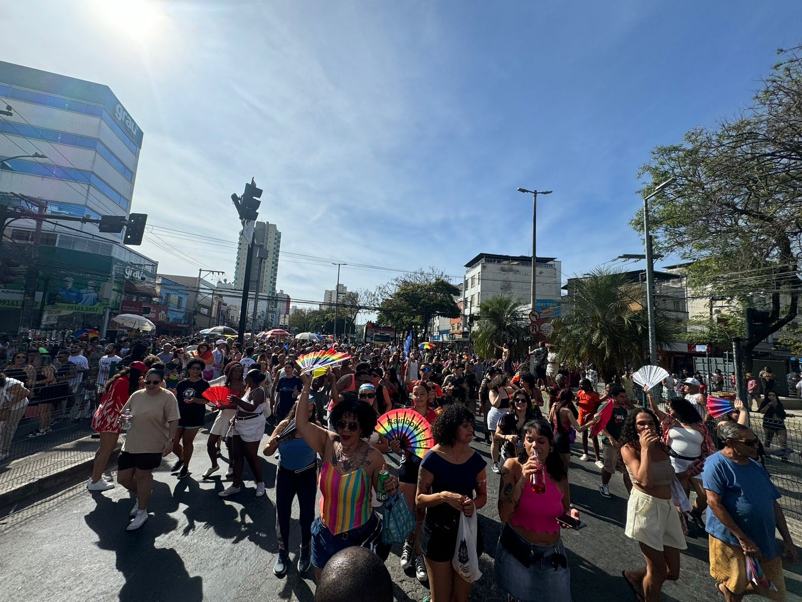FOTOS: Após 10 anos, Parada do Orgulho LGBT+ volta a Juiz de Fora colore a Av. Barão do Rio Branco