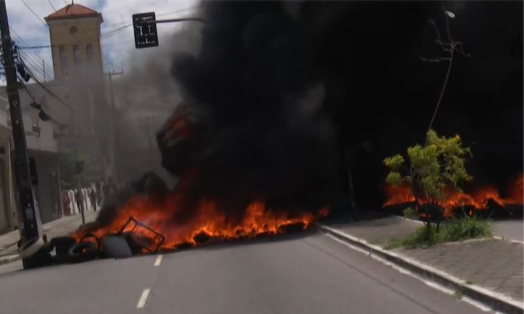 'Ninguém me procurou para saber do meu filho', diz mãe de jovem baleado por PM e afirma que polícia não entrou em contato