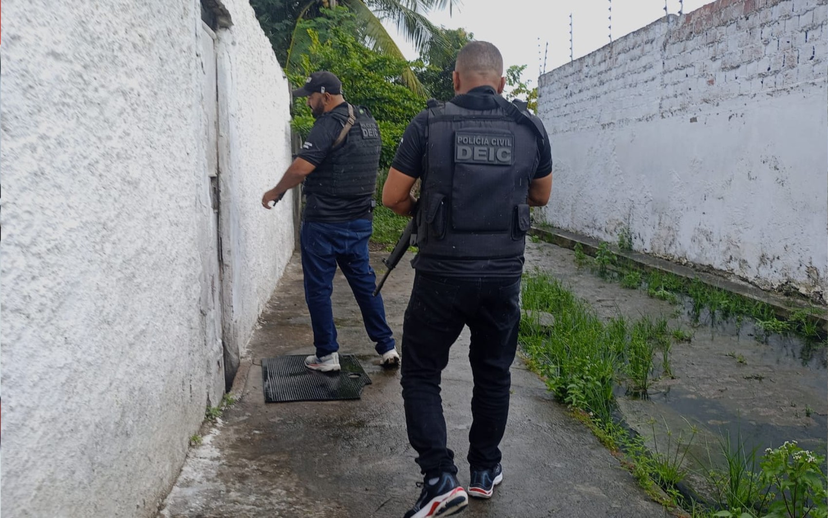 Galpão usado para preparo de amendoim é encontrado com drogas durante operação na BA; homem foi preso