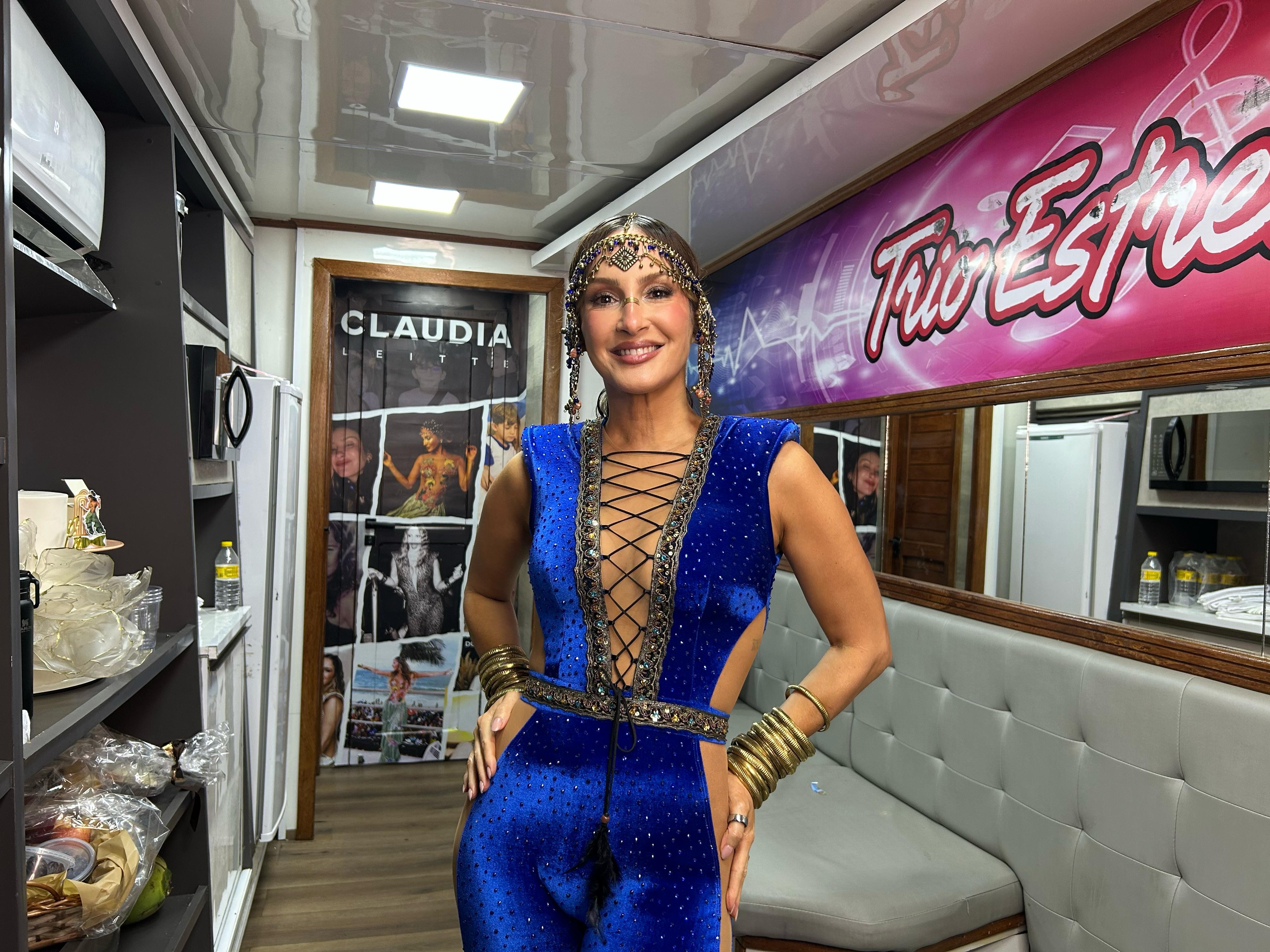MP-BA ajuíza ação contra Claudia Leitte por mudar letra de música e pede R$ 2 milhões por discriminação religiosa 