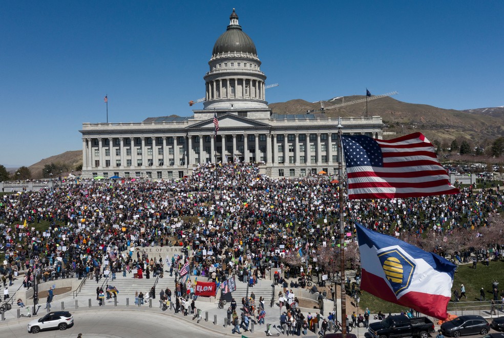 Protesto neste sábado (5) contra Trump no Capitólio de Utah, na cidade de Salt Lake, nos EUA — Foto: Jim Urquhart/Reuters