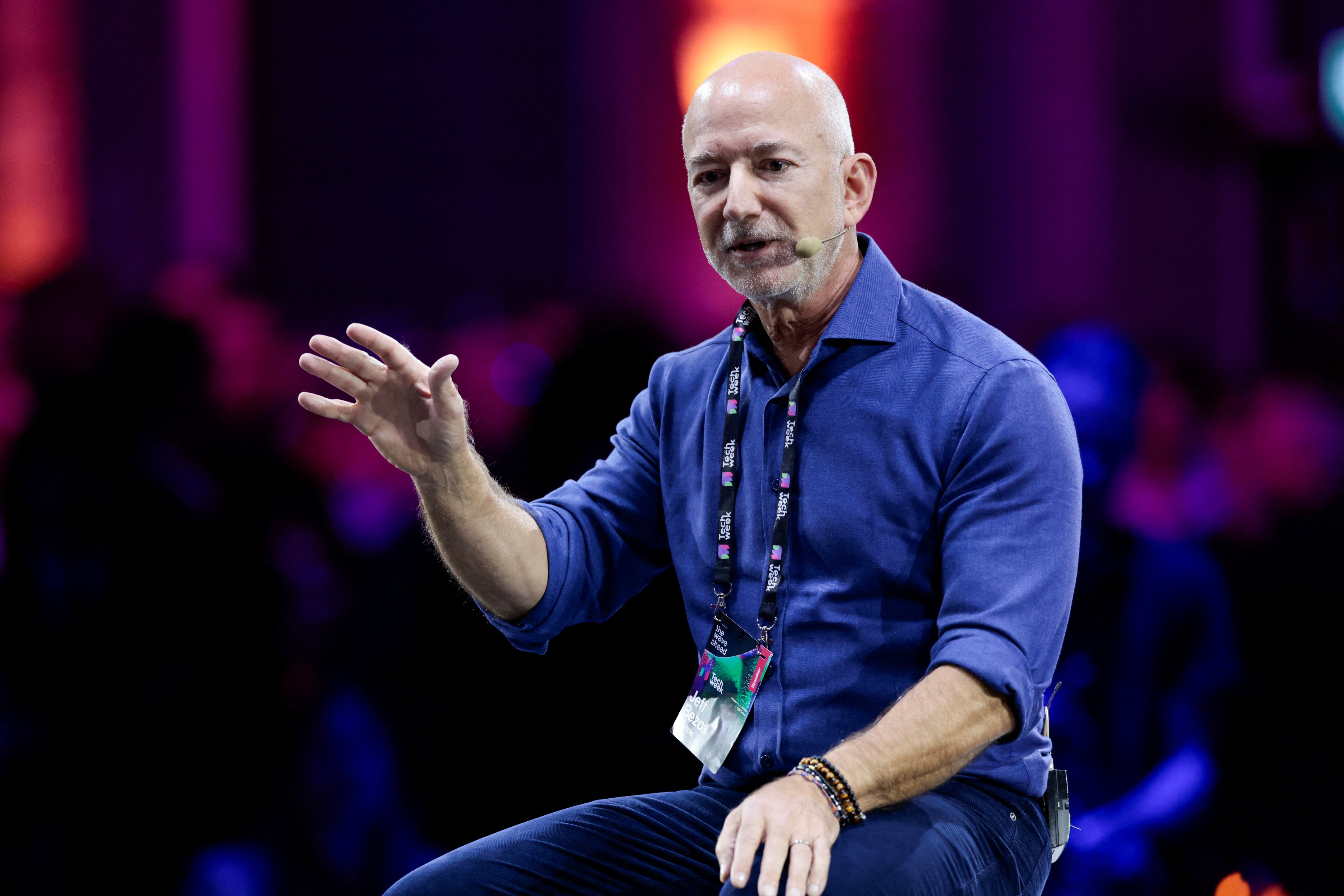 Data centers serão construídos no espaço em até 20 anos, diz Bezos: 'Tem energia solar 24h'