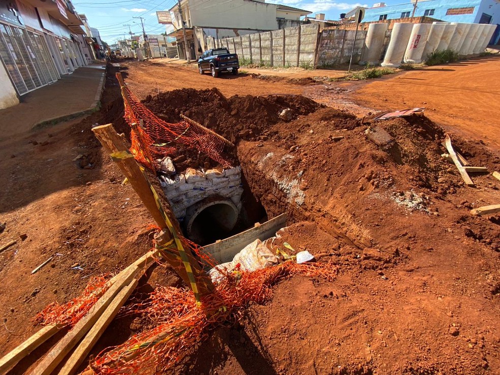 A Rua Caetés recebeu duas novas redes de drenagem que foram interligadas às que já existem no local — Foto: Assessoria de Comunicação da Prefeitura Patos de Minas