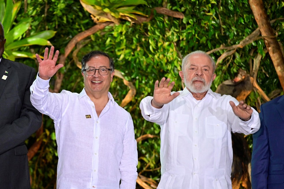 Gustavo Petro e Lula durante a Cúpula da Amazônia — Foto: Cristian Garavito/Presidência da Colômbia via Reuters