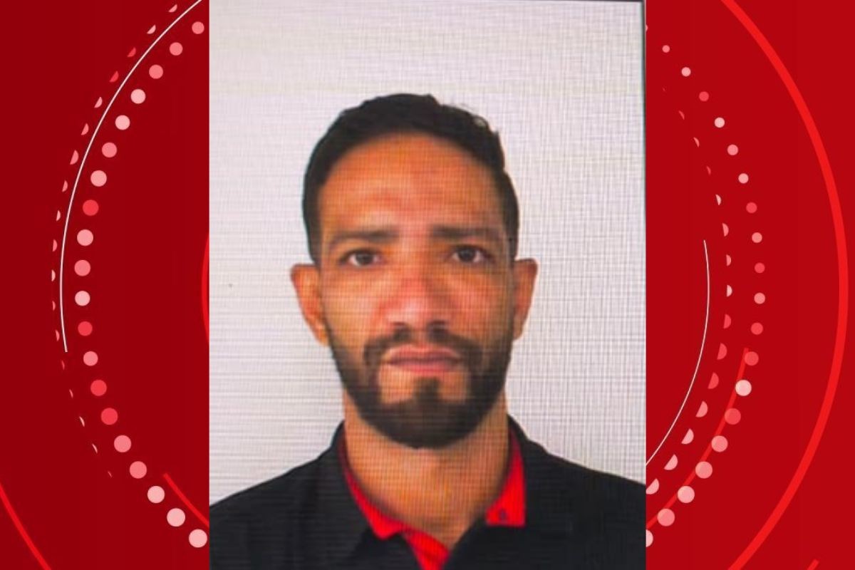 Polícia suspeita que motorista de carro que atingiu mãe e filha em uma moto causou batida intencionalmente, no PR; suspeito está foragido