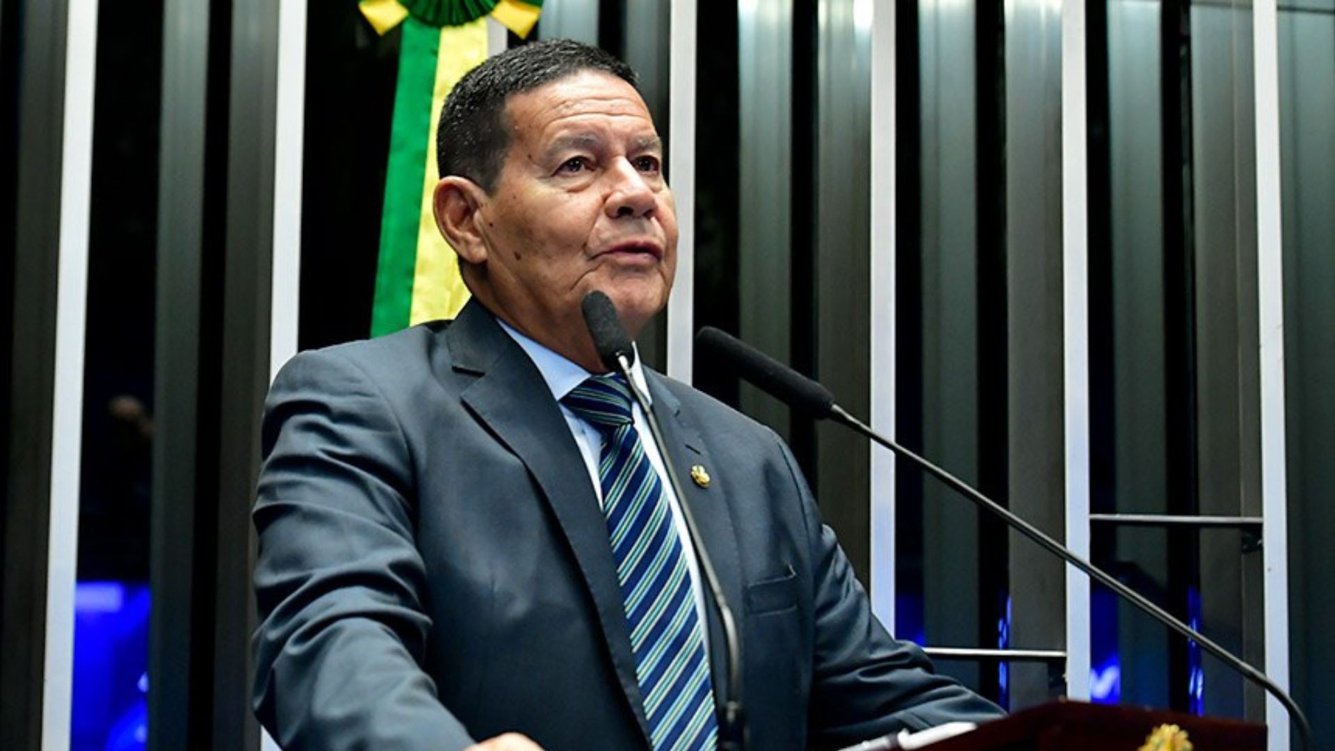 Quem é Hamilton Mourão, senador do RS que foi o único a votar contra a escala 6 x 1