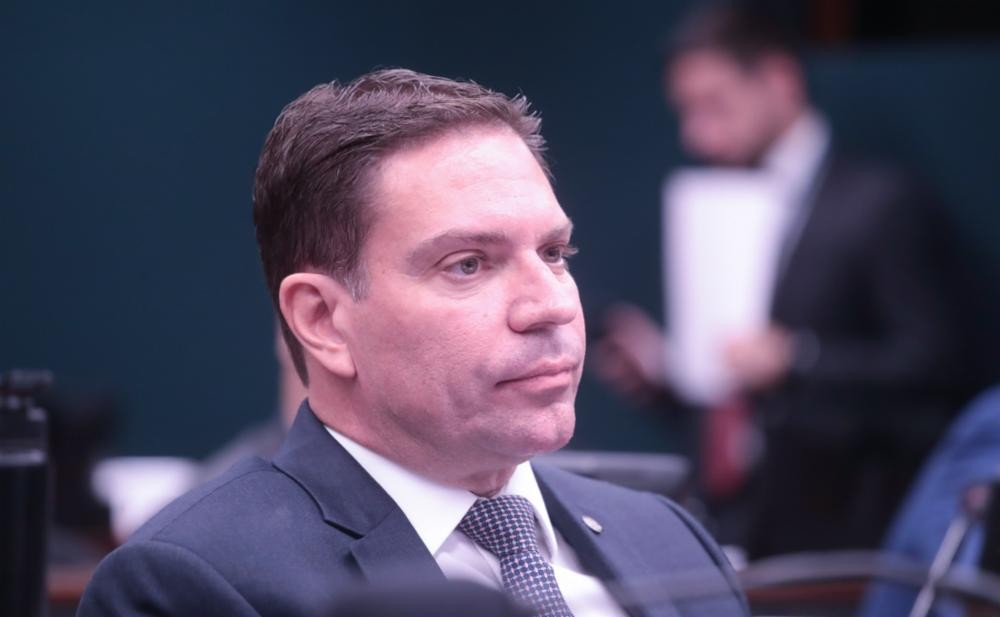 Hugo Motta mandou recado ao STF e fez gesto para agradar oposição ao colocar em votação resolução que trava ação penal do golpe