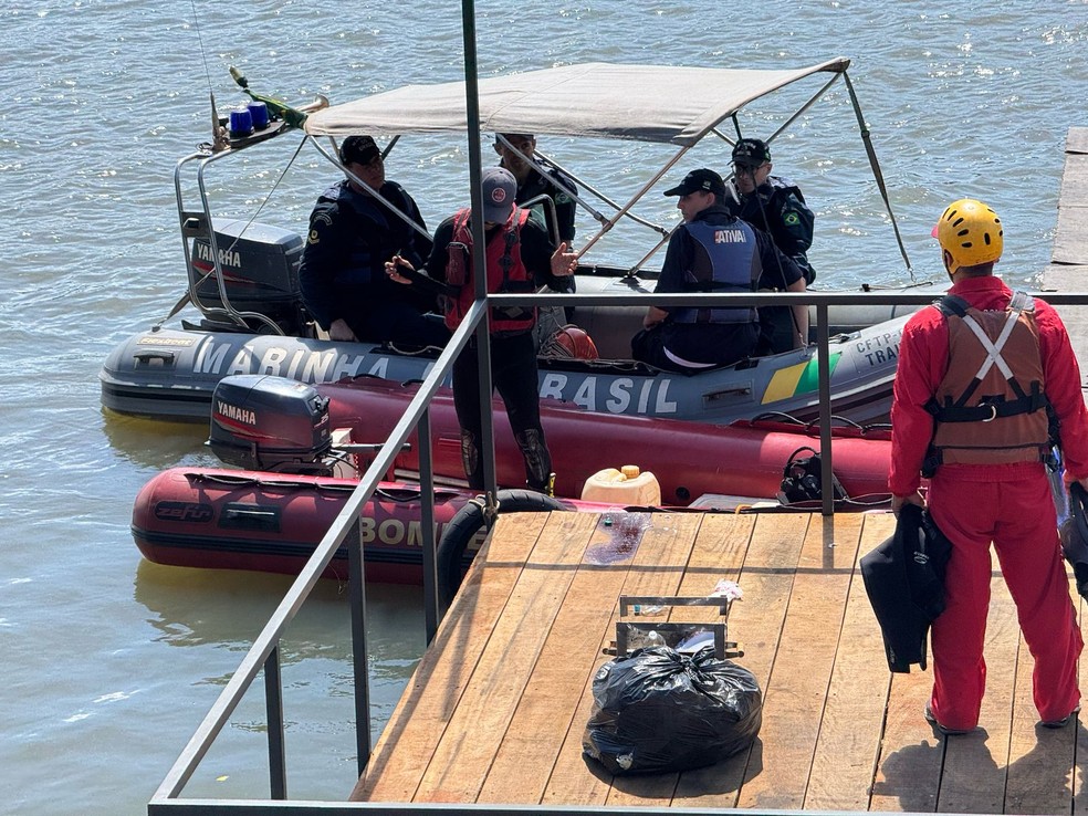 Bombeiros fizeram buscas por corpo de pescador que despareceu em Orindiúva (SP) — Foto: André Modesto/TV TEM