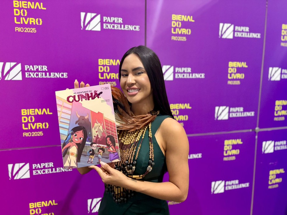 Isabelle Nogueira lançou o livro "As Aventuras da Cunhã" na Bienal do Livro Rio 2025. — Foto: Divulgação