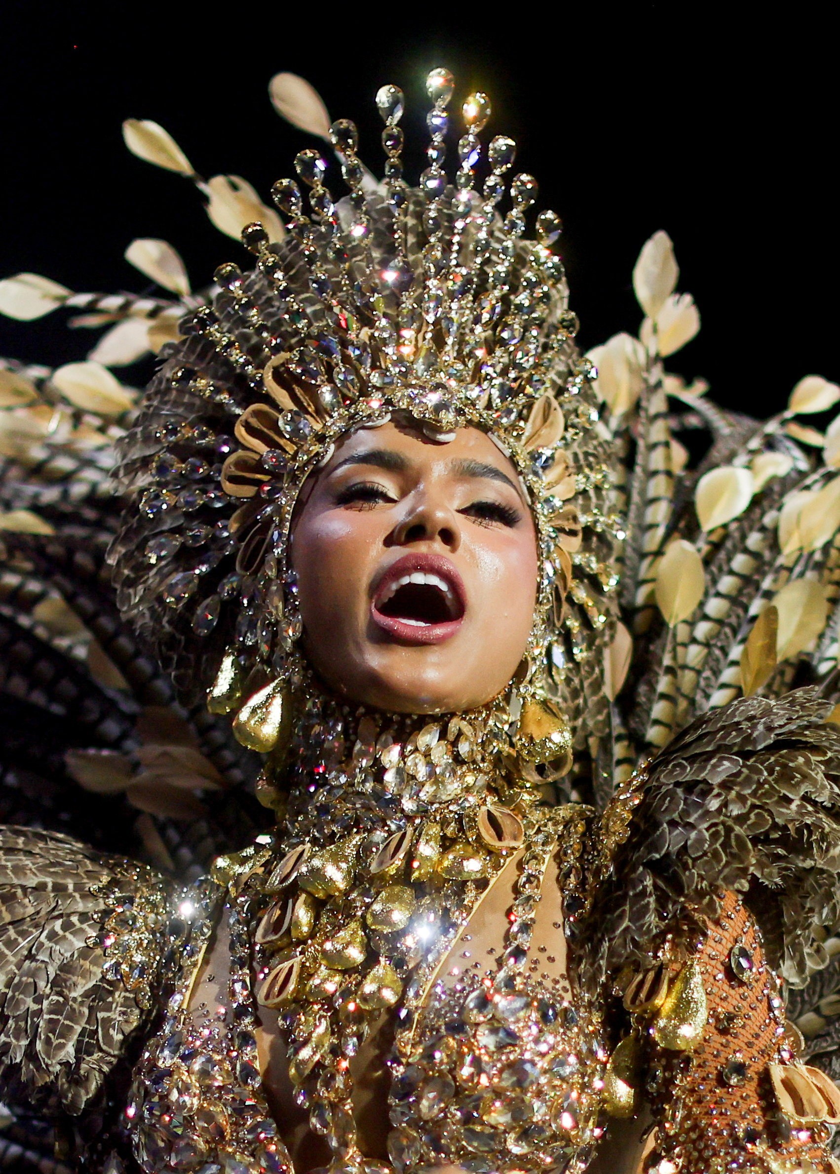 FOTOS: Veja as rainhas e musas no 3º dia de desfiles do Grupo Especial do Rio