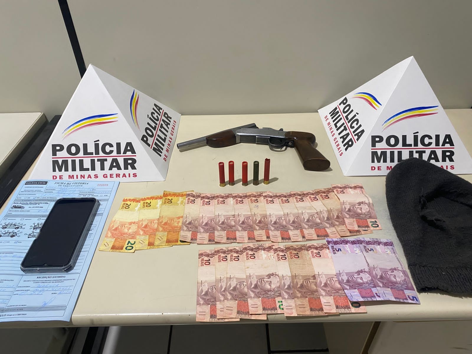 Idoso é sequestrado em fazenda e consegue fugir com as mãos amarradas; suspeito é preso após cerco da PM em MG