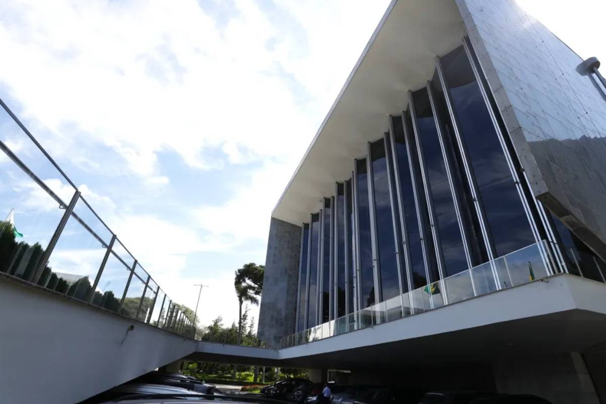 Alep debate PEC para tornar obrigatório R$ 1 bilhão em emendas