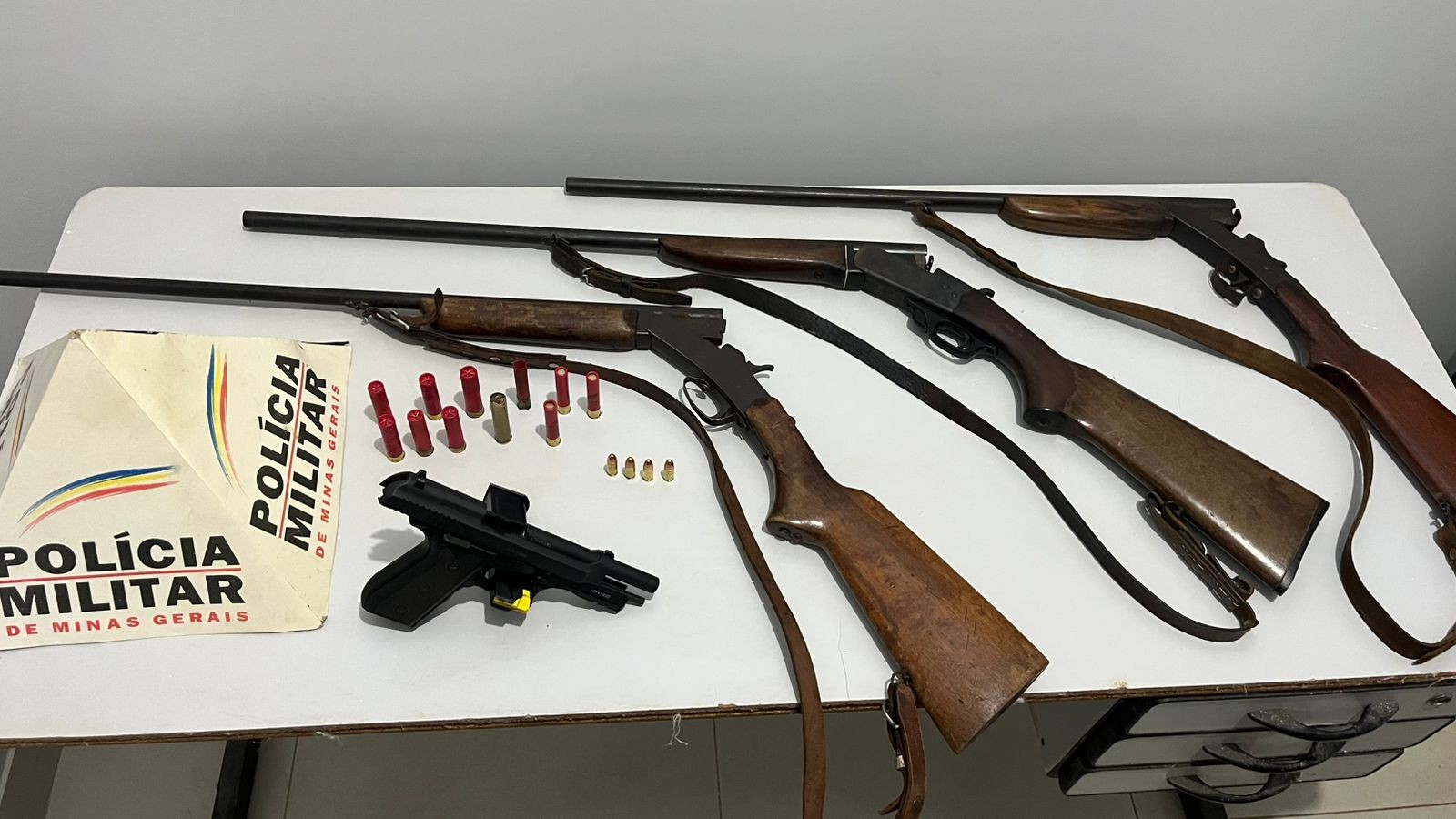 Ocorrência de ameaça termina com 3 presos e apreensão de 4 armas em Montes Claros
