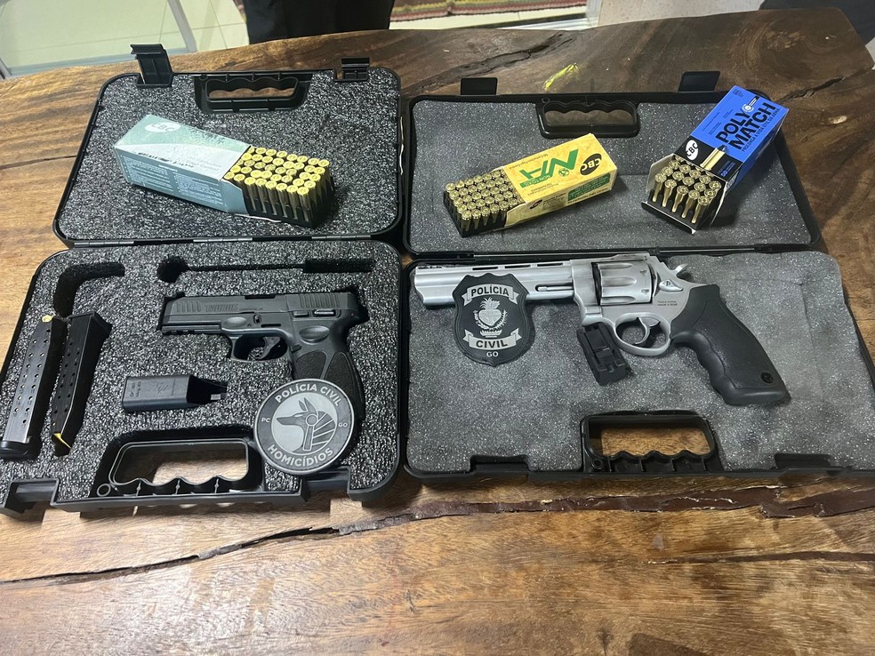 Armas usadas para matar empresário em Goiânia foram apreendidas pela Polícia Civil — Foto: Divulgação/Polícia Civil