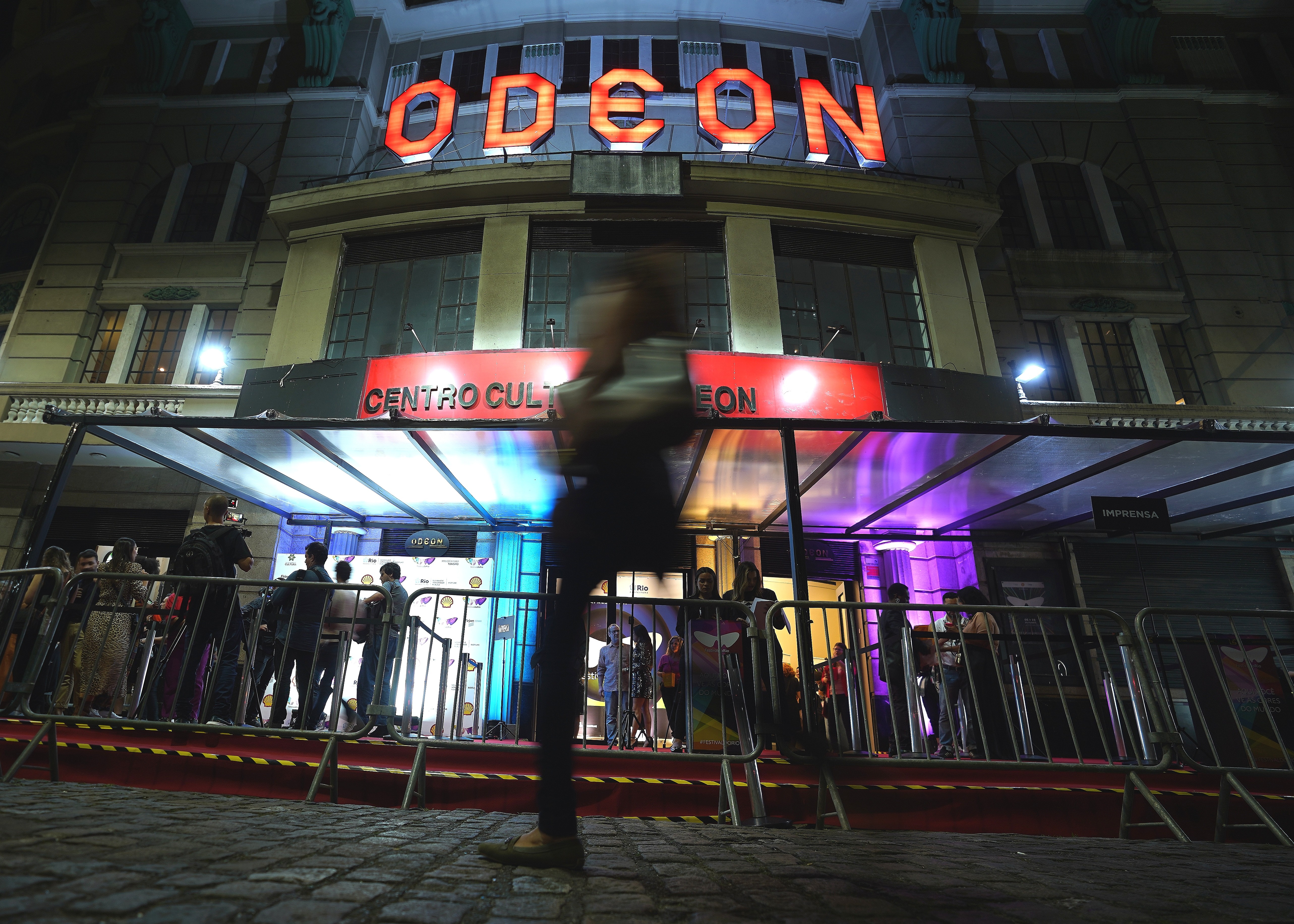 Cine Odeon reabre nesta quinta; reinauguração tem ingressos esgotados, mas sessões terão preços populares até novembro