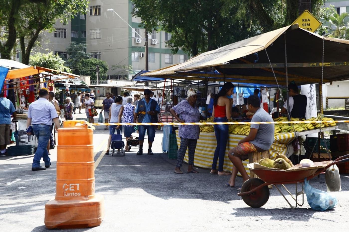 Novo programa vai padronizar barracas e comerciantes nas feiras livres e praias de Santos, SP; entenda
