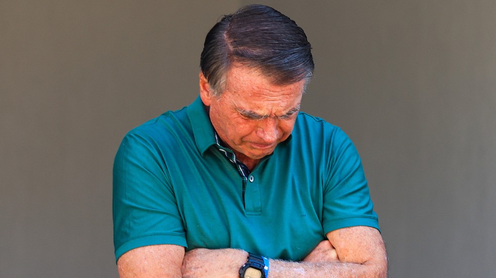 Foto de arquivo: o ex-presidente Jair Bolsonaro fez uma aparição de cerca de 20 minutos na manhã desta quinta- feira, 11 de setembro de 2025, em frente à casa onde ele cumpre prisão domiciliar, em Brasí­lia (DF). — Foto: Wilton Junior/Estadão Conteúdo