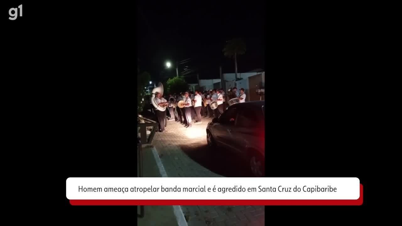 Homem ameaça atropelar músicos durante homenagem do dia das mães e é agredido durante apresentação; VÍDEO