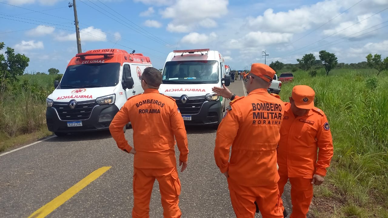 Grave acidente deixa dois mortos e nove feridos na RR-205