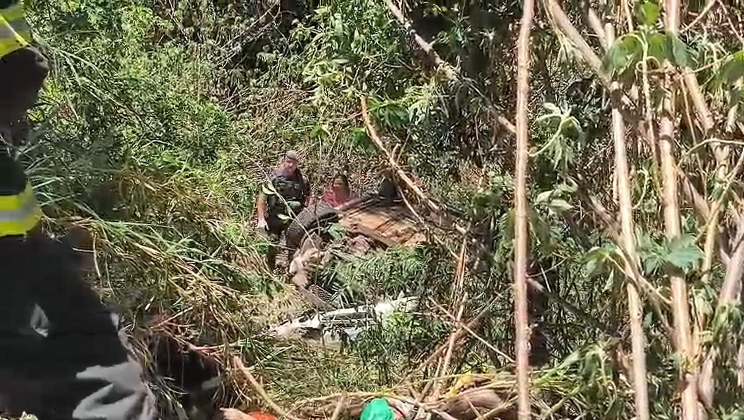 Mulher morre após carro cair de ribanceira em Franca, SP; filha e neto ficam feridos