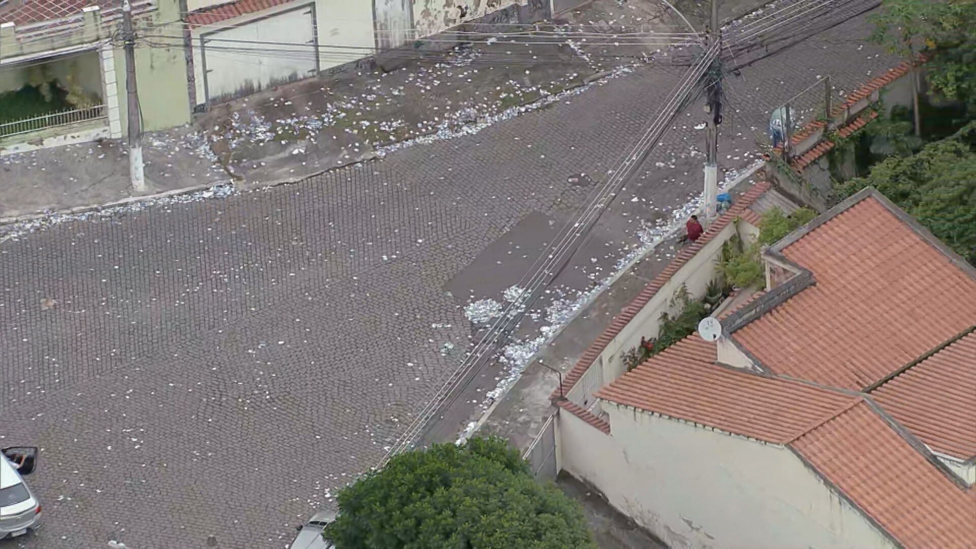 Comlurb recolhe 423 toneladas de material de propaganda eleitoral das ruas do Rio após votação