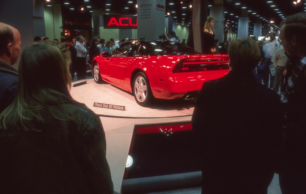 Honda NSX sendo apresentado no Salão De Chicago, Estados Unidos , em 1989. — Foto: Divulgação / Honda