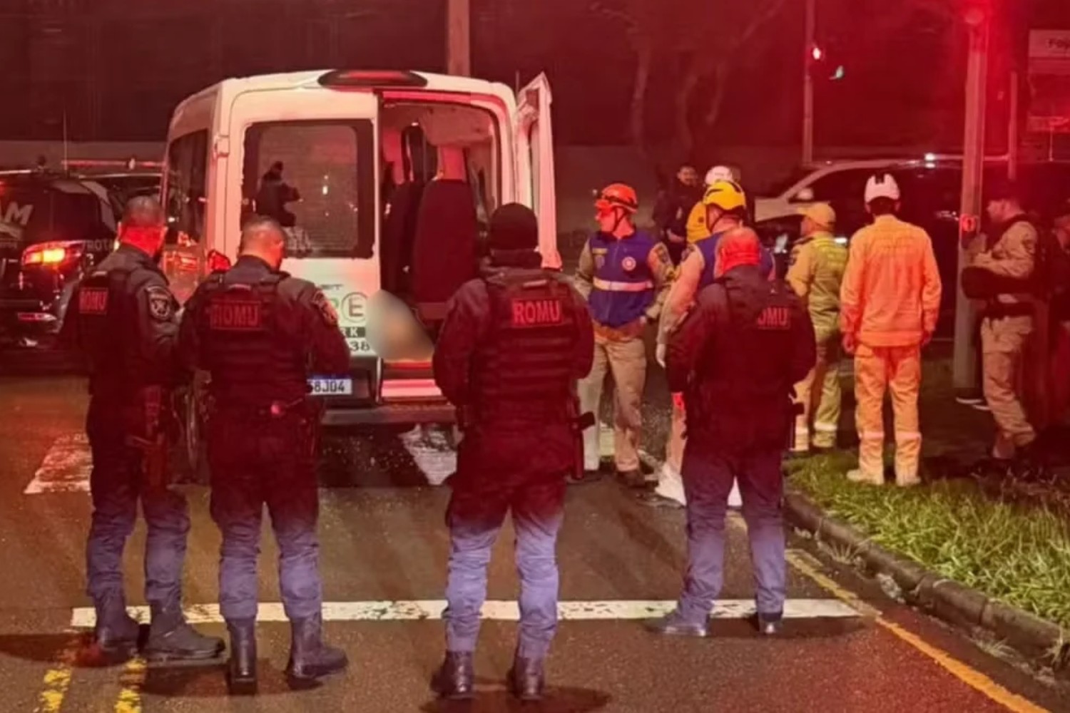 Homem que voltava de viagem com a família é morto a tiros dentro de van após sair do aeroporto na Grande Curitiba