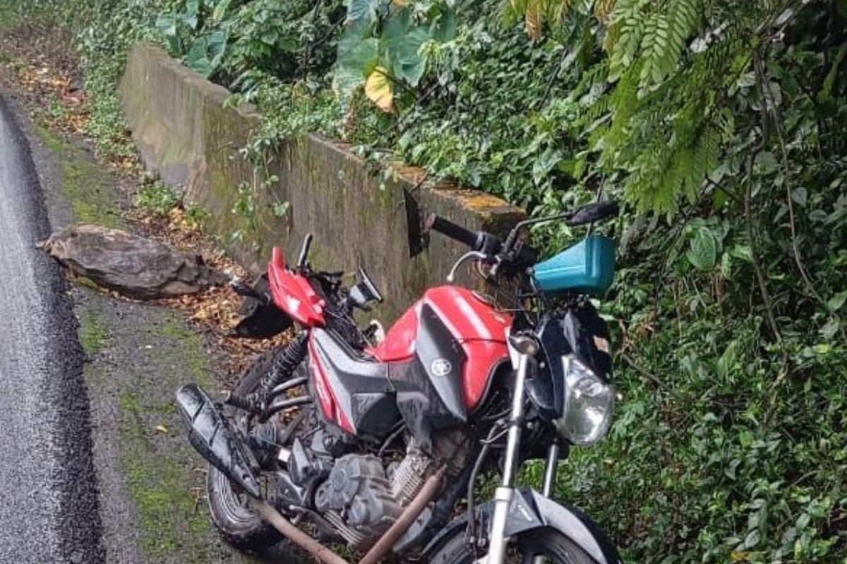 Motociclista morre atropelado por carreta na Rodovia Anchieta, em SP | G1