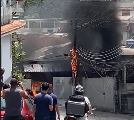 Incêndio atinge casa em Barra Mansa