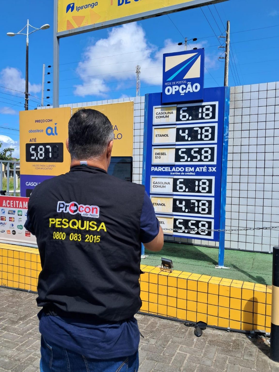 Preço da gasolina comum apresenta diferença de R$ 0,40 em postos de combustíveis de João Pessoa