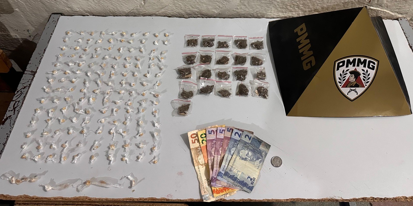 PM apreende adolescentes com 'supermaconha' e crack após denúncia de tráfico em Montes Claros