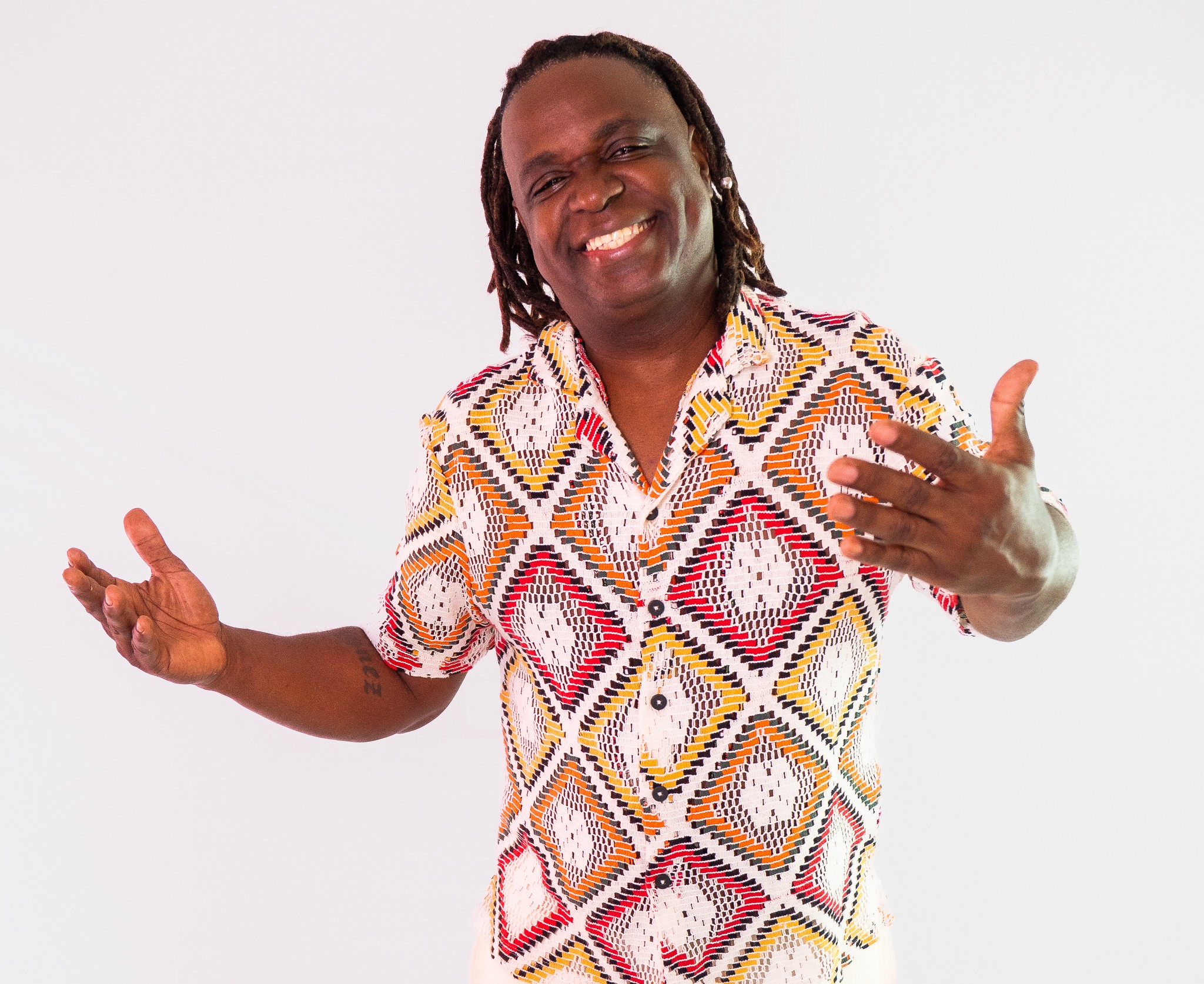 Marcelinho Moreira junta a família do samba em EP gregário que abarca ...