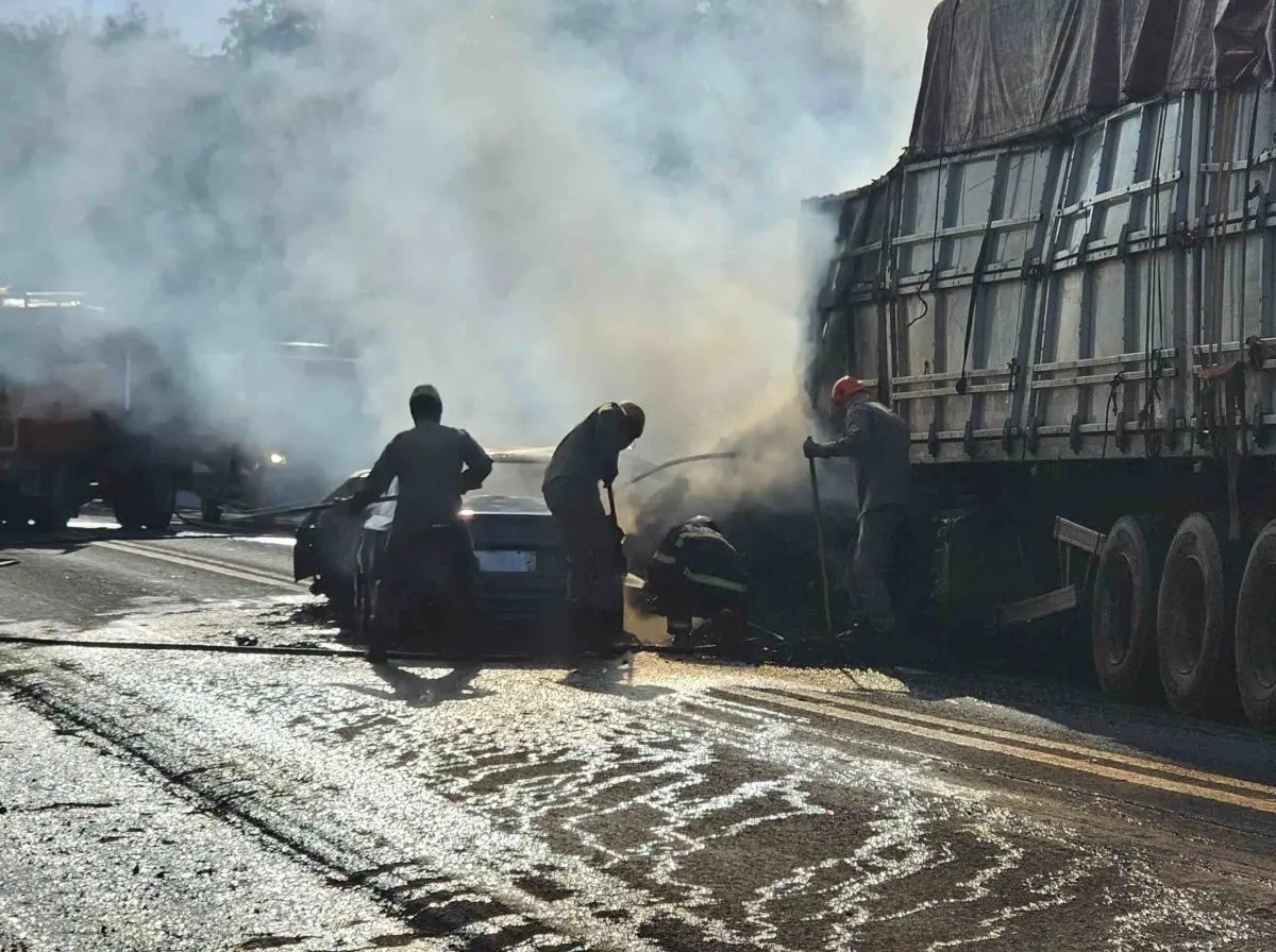 Acidente na BR-262 deixa mortos e incêndio